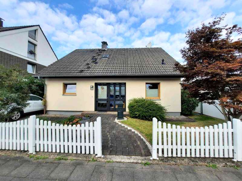 Foto Freistehendes Einfamilienhaus