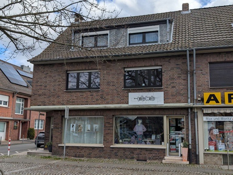 0 001 Hausansicht 2 Kerpen Haus Mehrfamilienhaus mit Wohn- und Gewerbeeinheiten in zentraler Lage von Kerpen-T�rnich