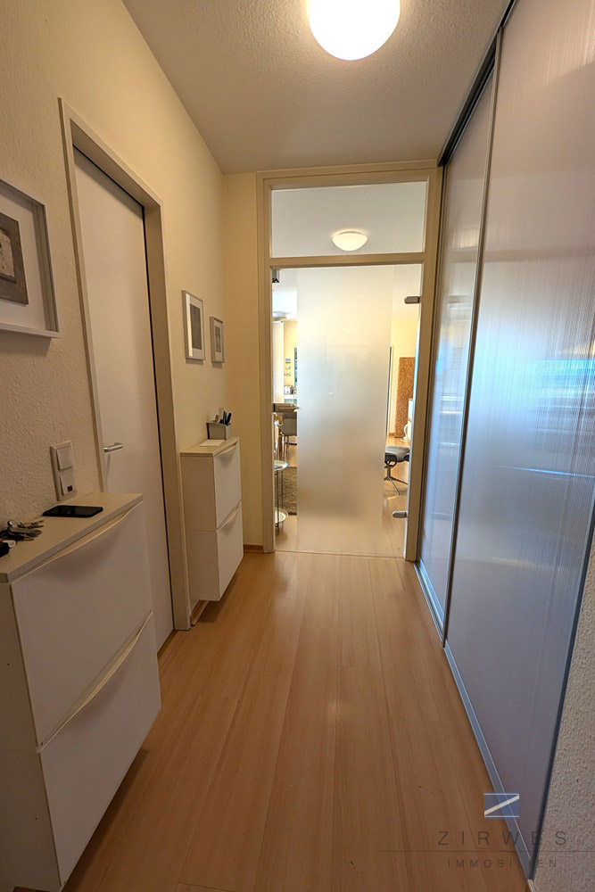 Flur Dachgeschosswohnung K�ln