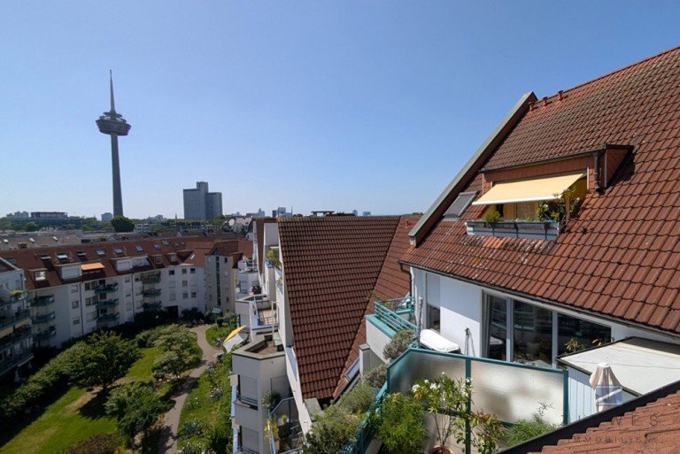 Ausblick K�ln Dachgeschosswohnung Dachgeschosswohnung mit Weitblick � Wohnen �ber den D�chern von Neuehrenfeld